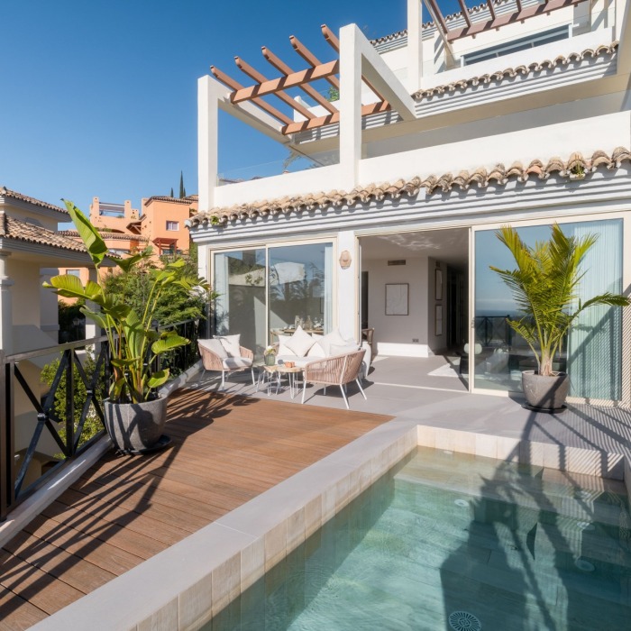 Luxury Ground-Floor Apartment with Private Pool and Sea Views in Nueva Andalucía, Marbella | Image 5