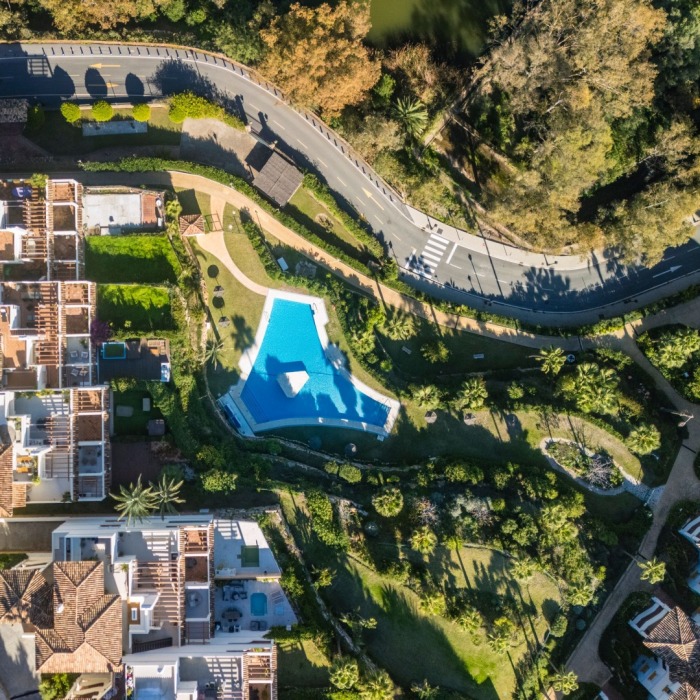 Luxury Ground-Floor Apartment with Private Pool and Sea Views in Nueva Andalucía, Marbella | Image 6