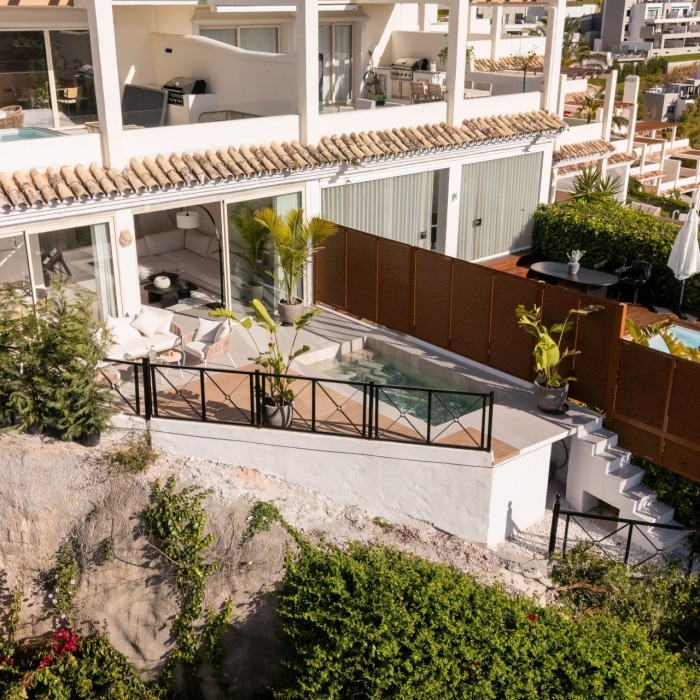 Luxury Ground-Floor Apartment with Private Pool and Sea Views in Nueva Andalucía, Marbella | Image 8