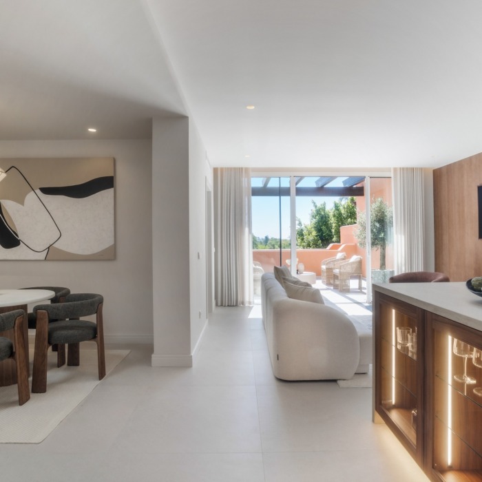 Luxueux penthouse en duplex de 4 chambres à vendre à Nueva Andalucía avec vue sur la mer et piscine privée sur le toit | Image 13