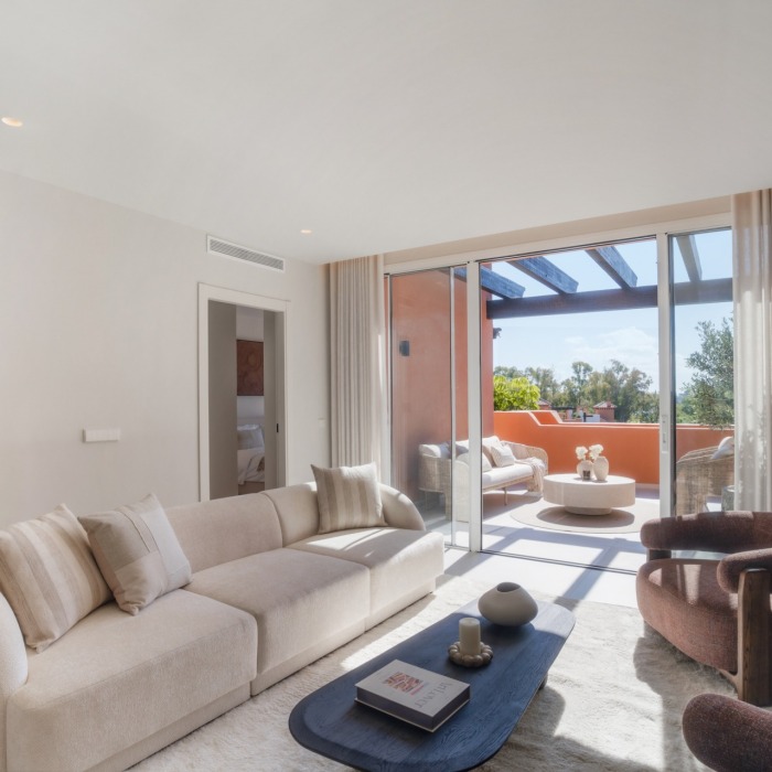 Luxury 4-Bedroom Duplex Penthouse for Sale in Nueva Andalucía with Sea Views and Private Rooftop Pool