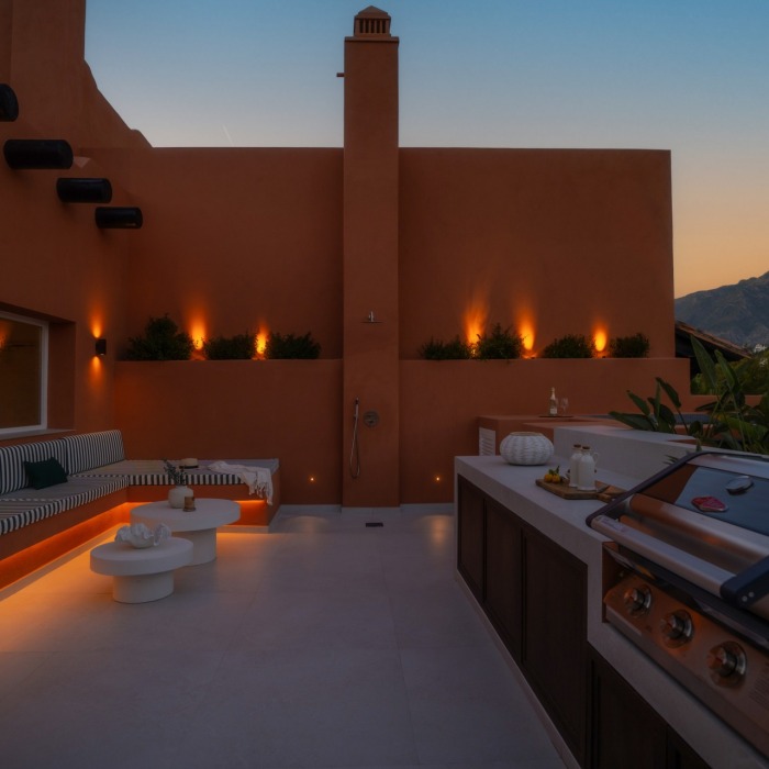 Luxueux penthouse en duplex de 4 chambres à vendre à Nueva Andalucía avec vue sur la mer et piscine privée sur le toit | Image 33