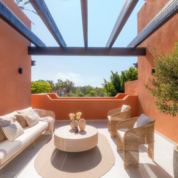 Luxueux penthouse en duplex de 4 chambres à vendre à Nueva Andalucía avec vue sur la mer et piscine privée sur le toit | Image 3