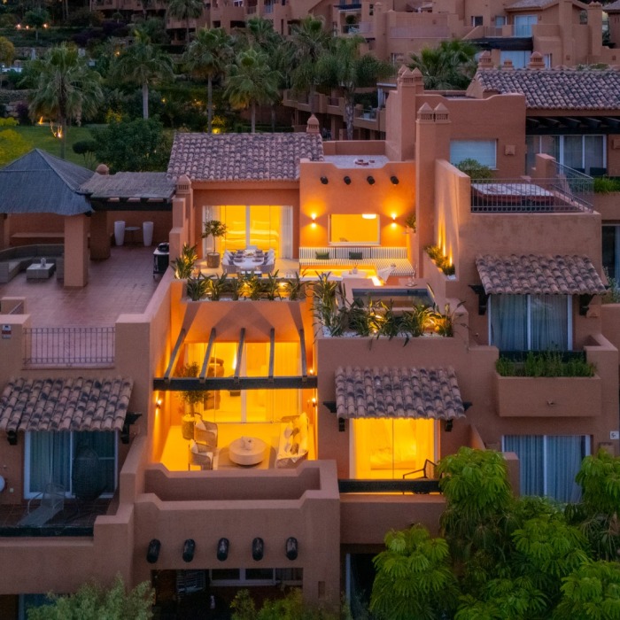 Luxueux penthouse en duplex de 4 chambres à vendre à Nueva Andalucía avec vue sur la mer et piscine privée sur le toit | Image 42