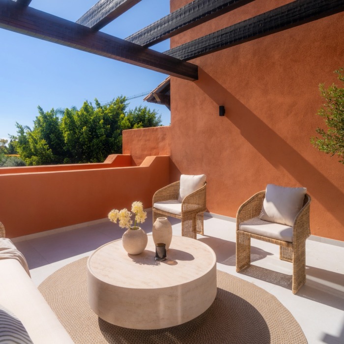 Luxueux penthouse en duplex de 4 chambres à vendre à Nueva Andalucía avec vue sur la mer et piscine privée sur le toit | Image 4