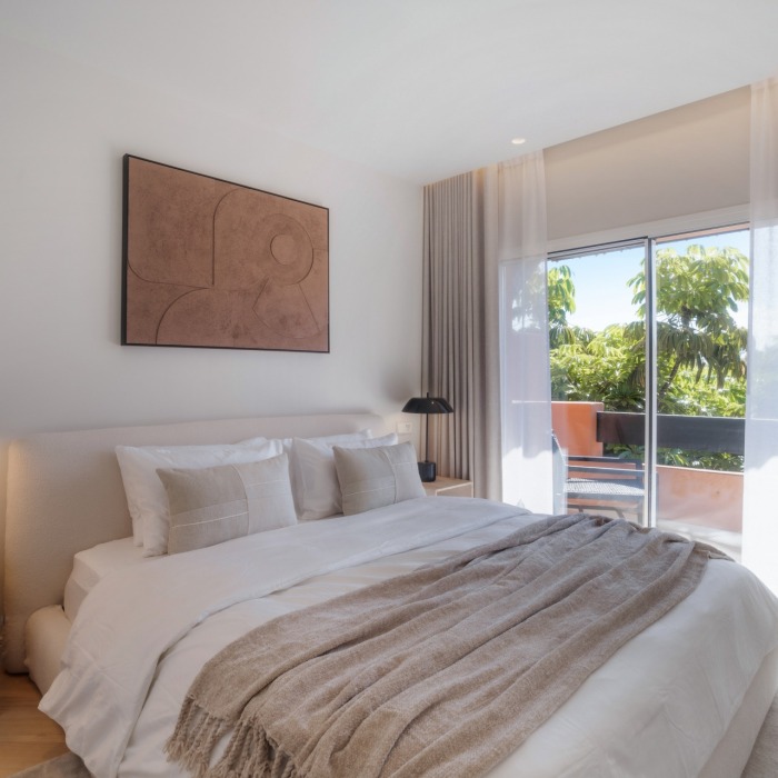 Luxueux penthouse en duplex de 4 chambres à vendre à Nueva Andalucía avec vue sur la mer et piscine privée sur le toit | Image 5