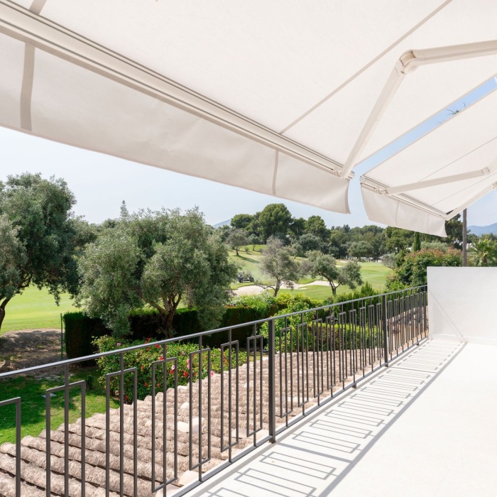 Casa Los Olivos – Maison de ville rénovée avec vue sur le golf à Nueva Andalucia | Image 11