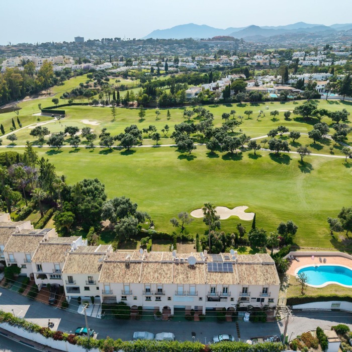 Casa Los Olivos – Maison de ville rénovée avec vue sur le golf à Nueva Andalucia | Image 35