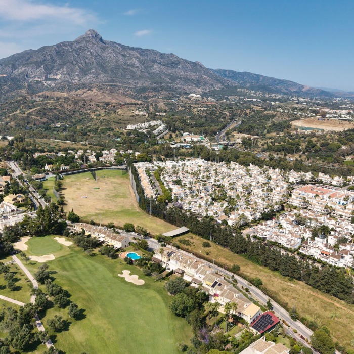Casa Los Olivos – Maison de ville rénovée avec vue sur le golf à Nueva Andalucia | Image 37
