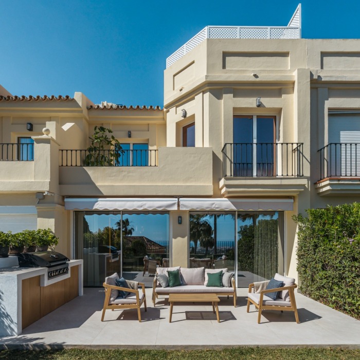 Maison Vue: Luxury Renovated Townhouse for Sale in La Quinta Hills, Benahavís