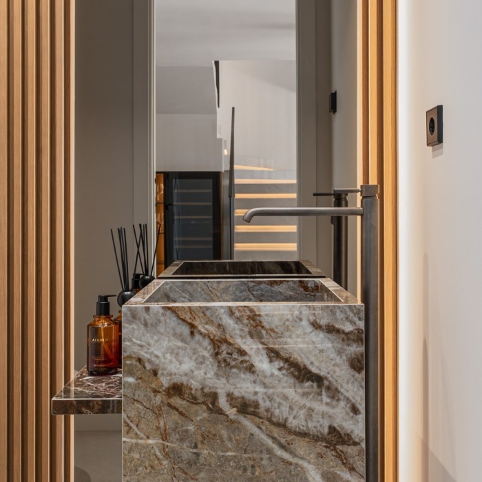 Maison Vue : Maison de ville luxueusement rénovée à vendre à La Quinta Hills, Benahavís | Image 14
