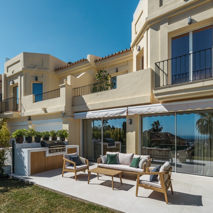 Maison Vue : Maison de ville luxueusement rénovée à vendre à La Quinta Hills, Benahavís | Image 24