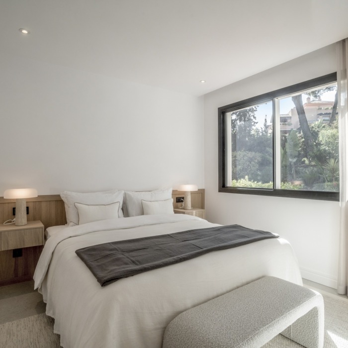 Appartement récemment rénové de 3 chambres et 3 salles de bains situé au rez-de-chaussée dans le quartier exclusif d’Altos Reales à Sierra Blanca | Image 10