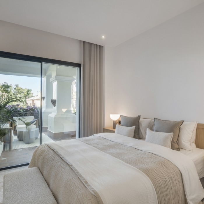 Appartement récemment rénové de 3 chambres et 3 salles de bains situé au rez-de-chaussée dans le quartier exclusif d’Altos Reales à Sierra Blanca | Image 2