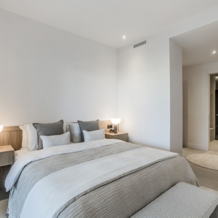 Appartement récemment rénové de 3 chambres et 3 salles de bains situé au rez-de-chaussée dans le quartier exclusif d’Altos Reales à Sierra Blanca | Image 3