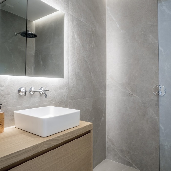 Appartement récemment rénové de 3 chambres et 3 salles de bains situé au rez-de-chaussée dans le quartier exclusif d’Altos Reales à Sierra Blanca | Image 8
