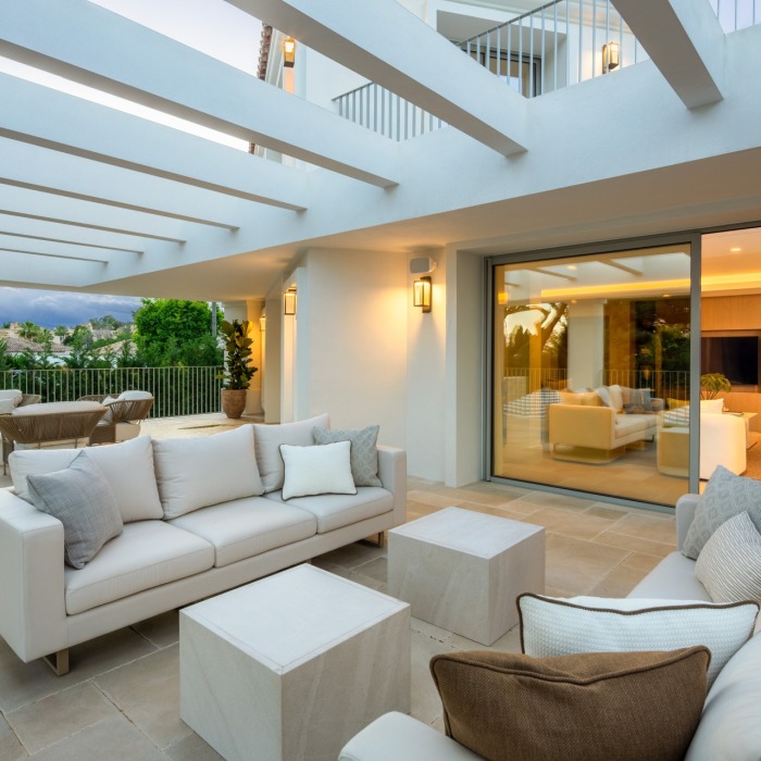 Villa de lujo en venta en la Milla de Oro de Marbella: casa contemporánea a estrenar con pista de tenis | Image 16