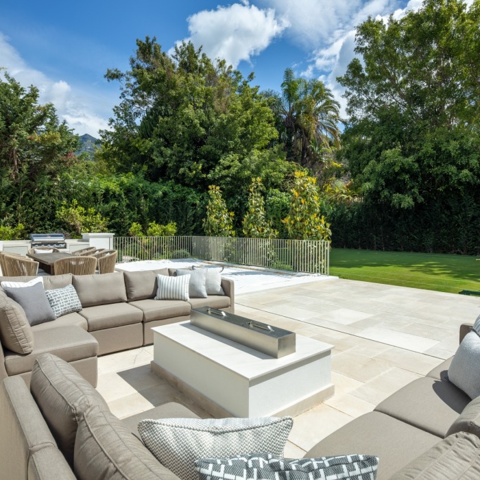Villa de lujo en venta en la Milla de Oro de Marbella: casa contemporánea a estrenar con pista de tenis | Image 26