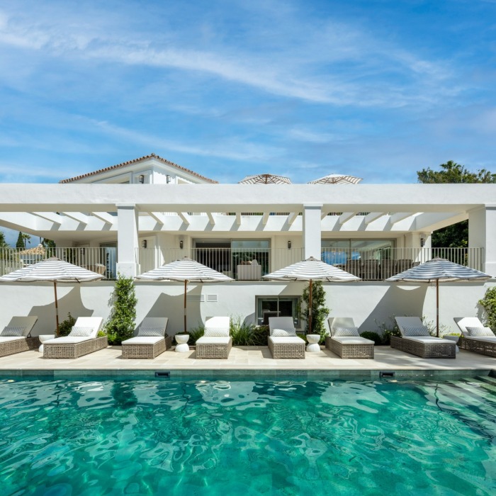 Villa de lujo en venta en la Milla de Oro de Marbella: casa contemporánea a estrenar con pista de tenis | Image 28