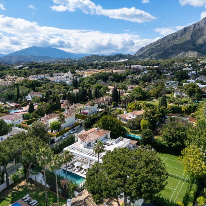 Villa de lujo en venta en la Milla de Oro de Marbella: casa contemporánea a estrenar con pista de tenis | Image 29