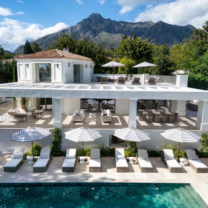 Villa de lujo en venta en la Milla de Oro de Marbella: casa contemporánea a estrenar con pista de tenis | Image 31
