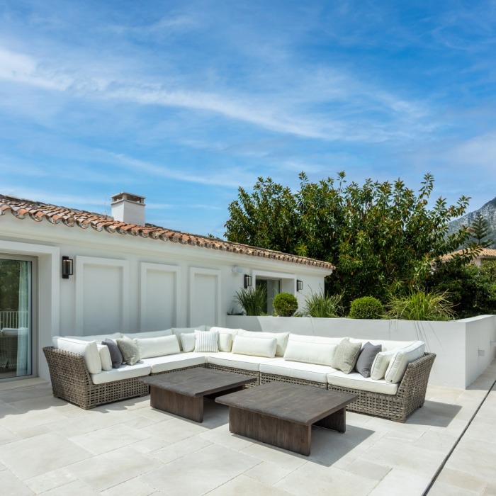 Villa de lujo en venta en la Milla de Oro de Marbella: casa contemporánea a estrenar con pista de tenis | Image 7