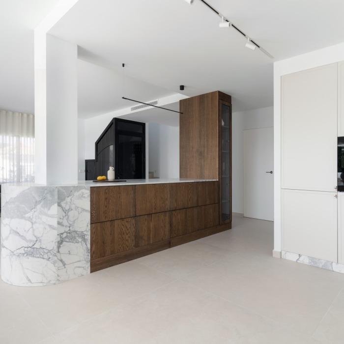 Corner Duplex Penthouse with Private Plunge Pool & Sea Views in La Quinta Village | Image 9