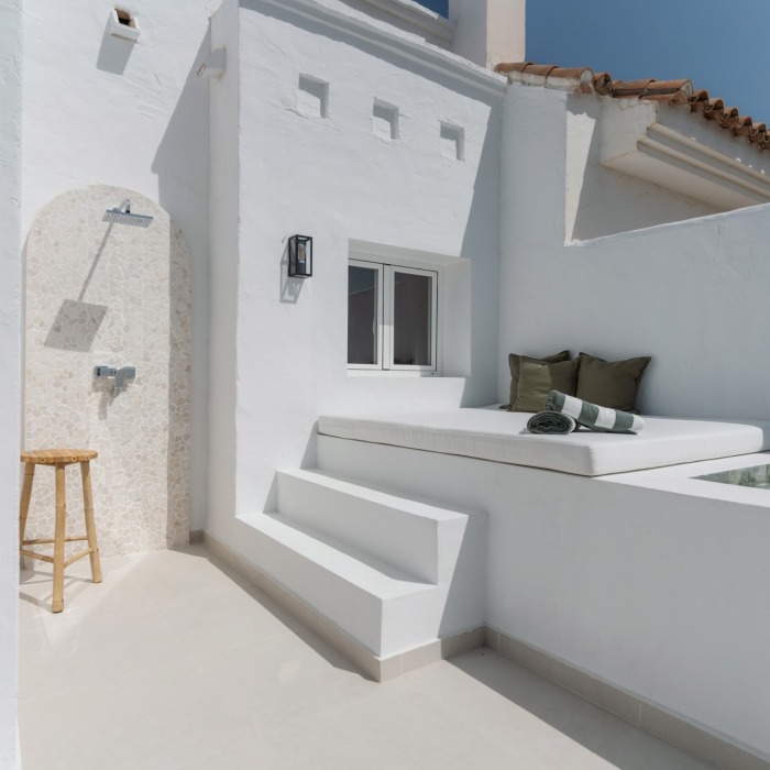 Corner Duplex Penthouse with Private Plunge Pool & Sea Views in La Quinta Village | Image 16
