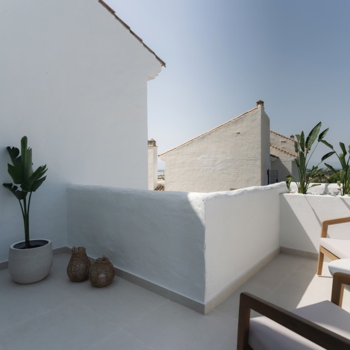Corner Duplex Penthouse with Private Plunge Pool & Sea Views in La Quinta Village | Image 22