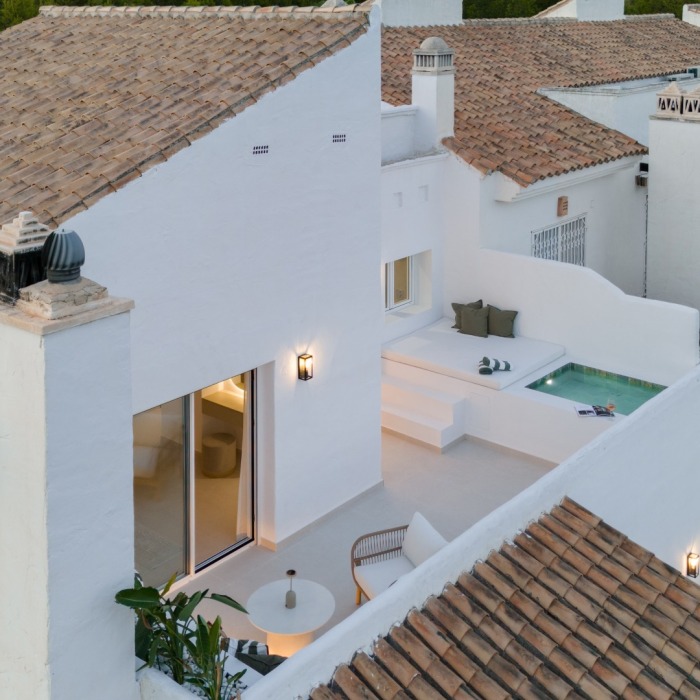 Corner Duplex Penthouse with Private Plunge Pool & Sea Views in La Quinta Village | Image 30