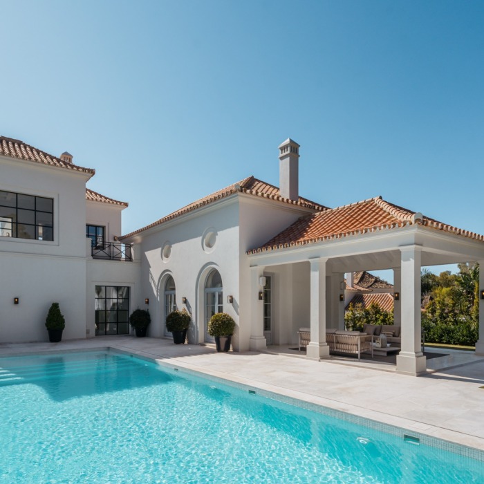 Villa Valora – Classical Elegance and Modern Comfort in La Cerquilla, Nueva Andalucía