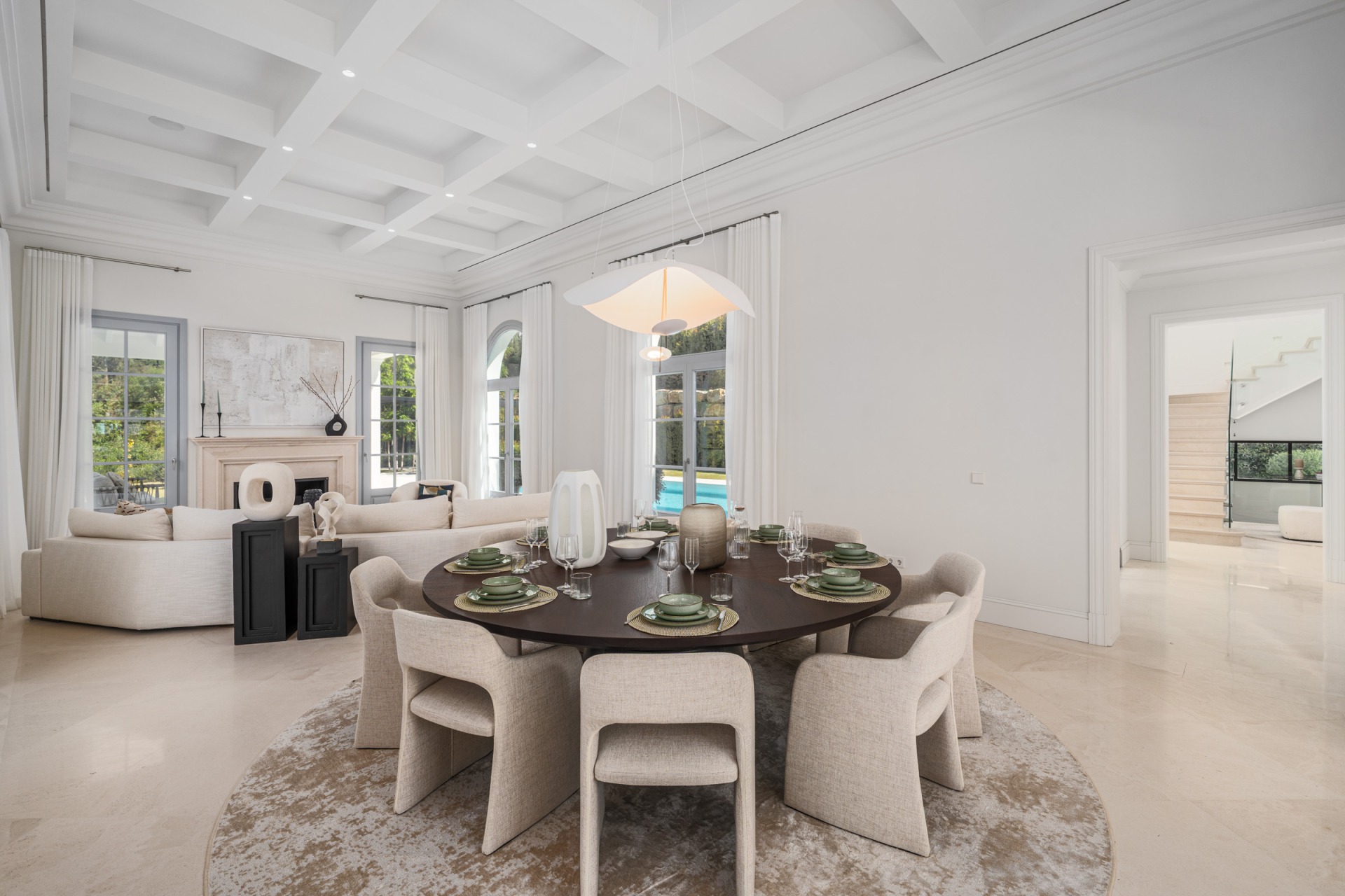 Villa Valora: elegancia clásica y comodidad moderna en La Cerquilla, Nueva Andalucía. | Image 14