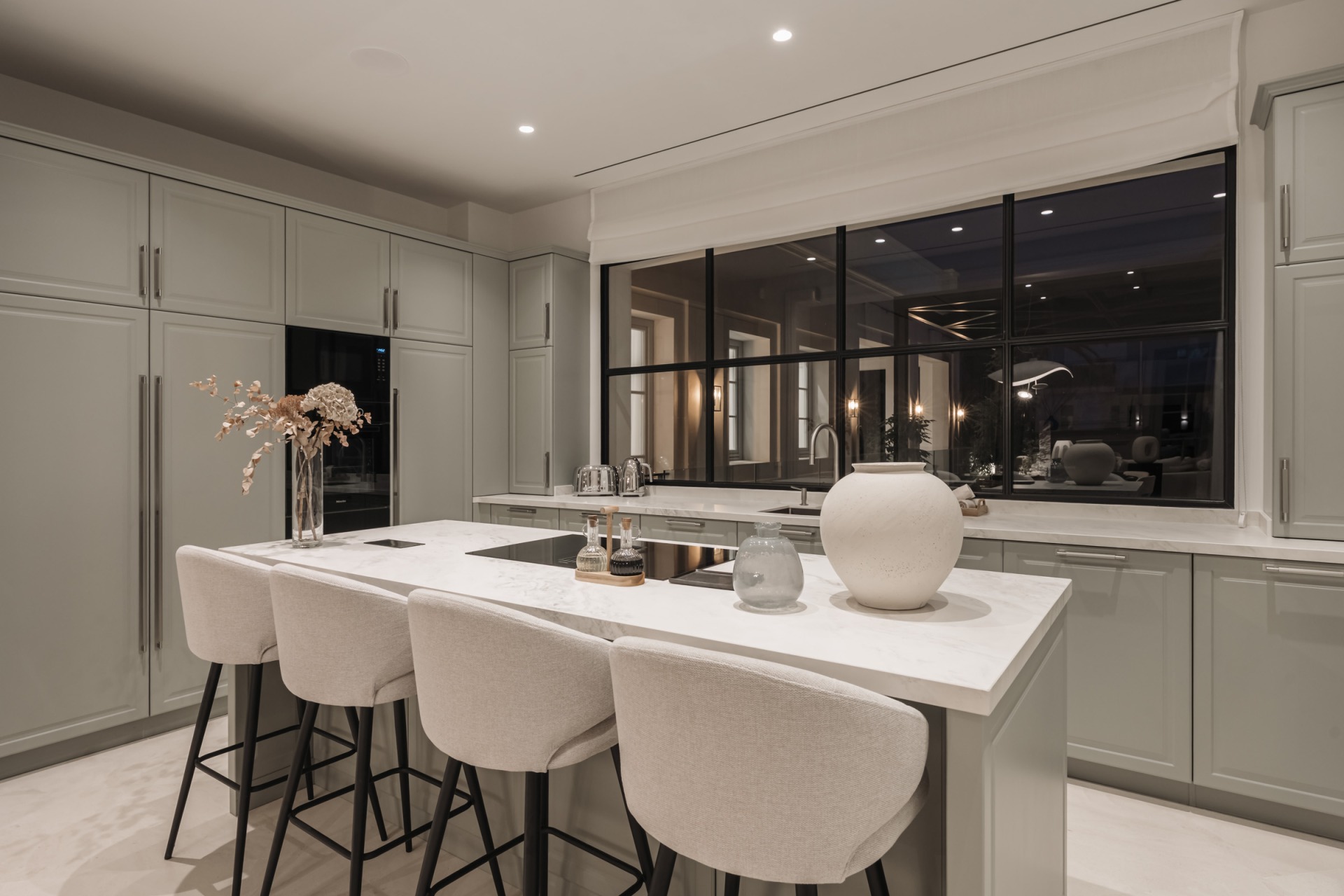 Villa Valora: elegancia clásica y comodidad moderna en La Cerquilla, Nueva Andalucía. | Image 16
