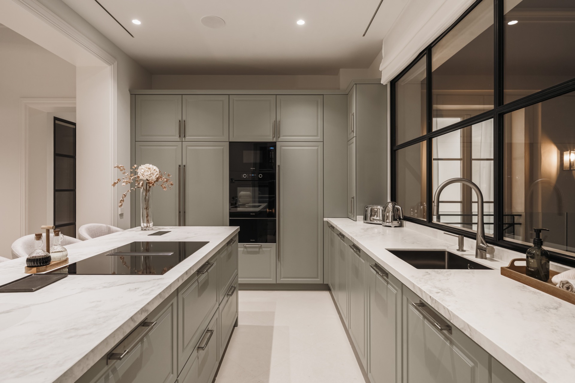Villa Valora: elegancia clásica y comodidad moderna en La Cerquilla, Nueva Andalucía. | Image 17