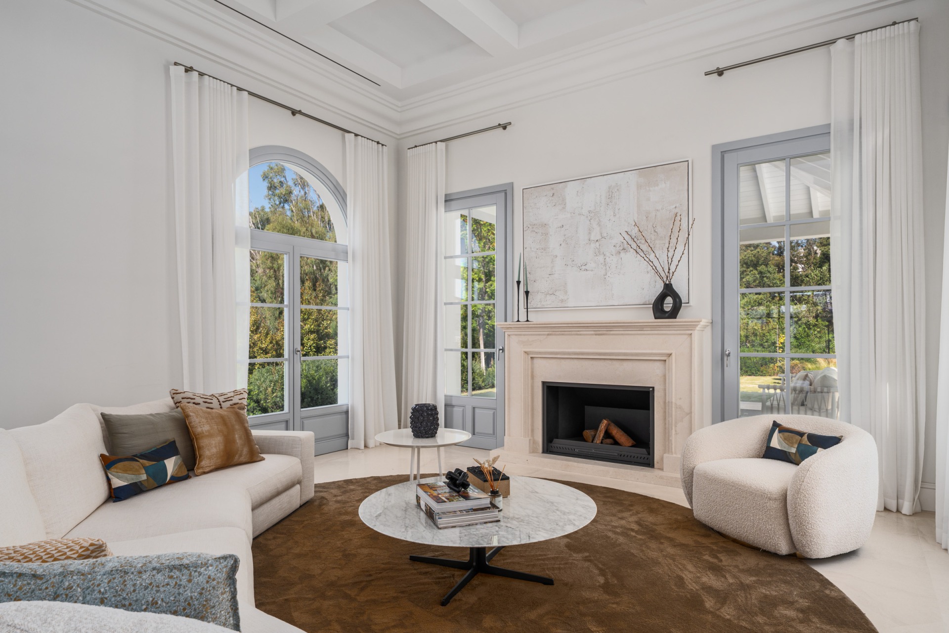 Villa Valora: elegancia clásica y comodidad moderna en La Cerquilla, Nueva Andalucía. | Image 1