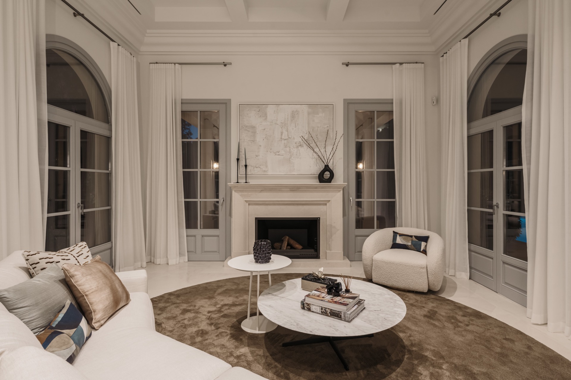 Villa Valora: elegancia clásica y comodidad moderna en La Cerquilla, Nueva Andalucía. | Image 19