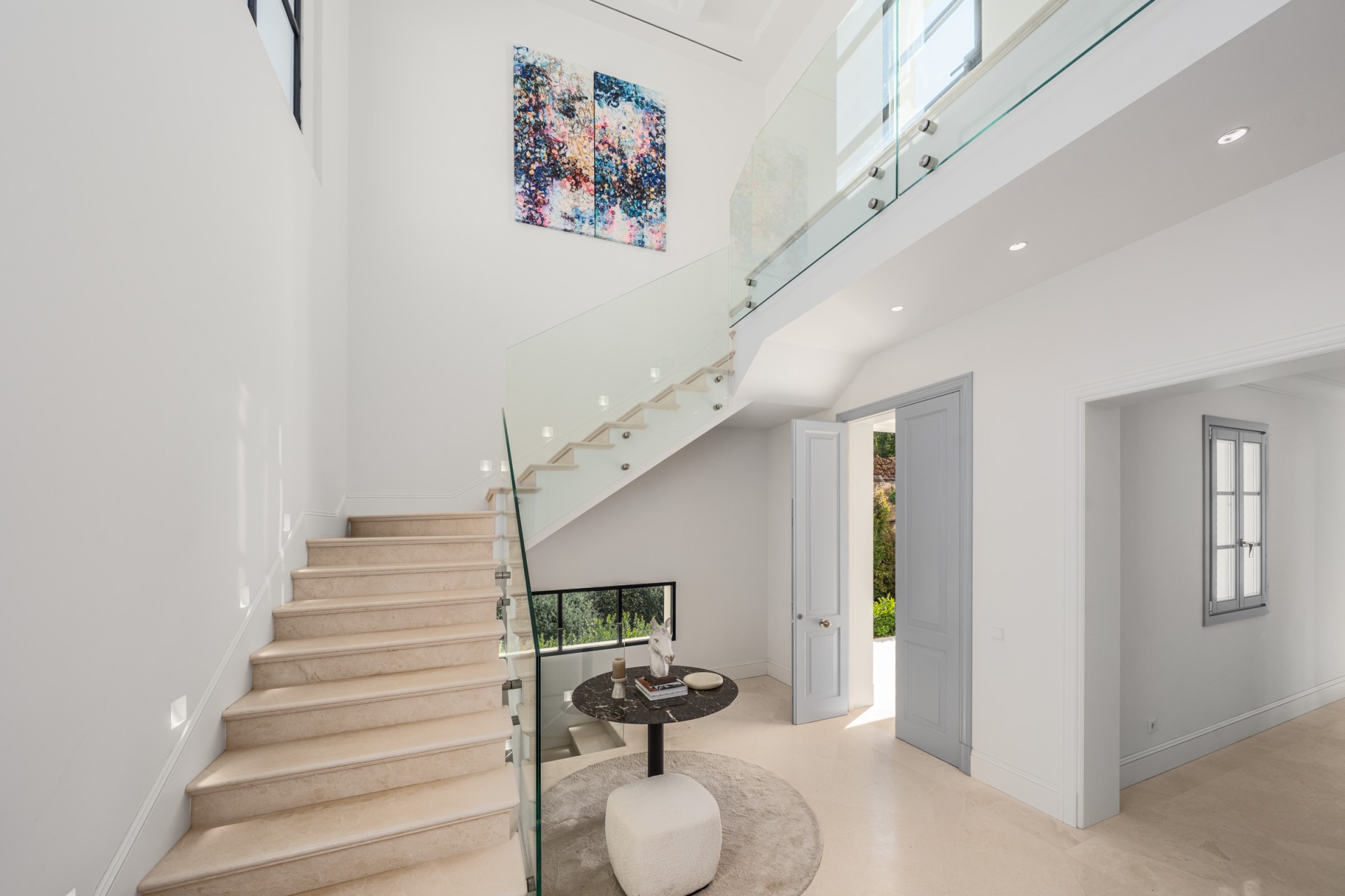Villa Valora: elegancia clásica y comodidad moderna en La Cerquilla, Nueva Andalucía. | Image 21