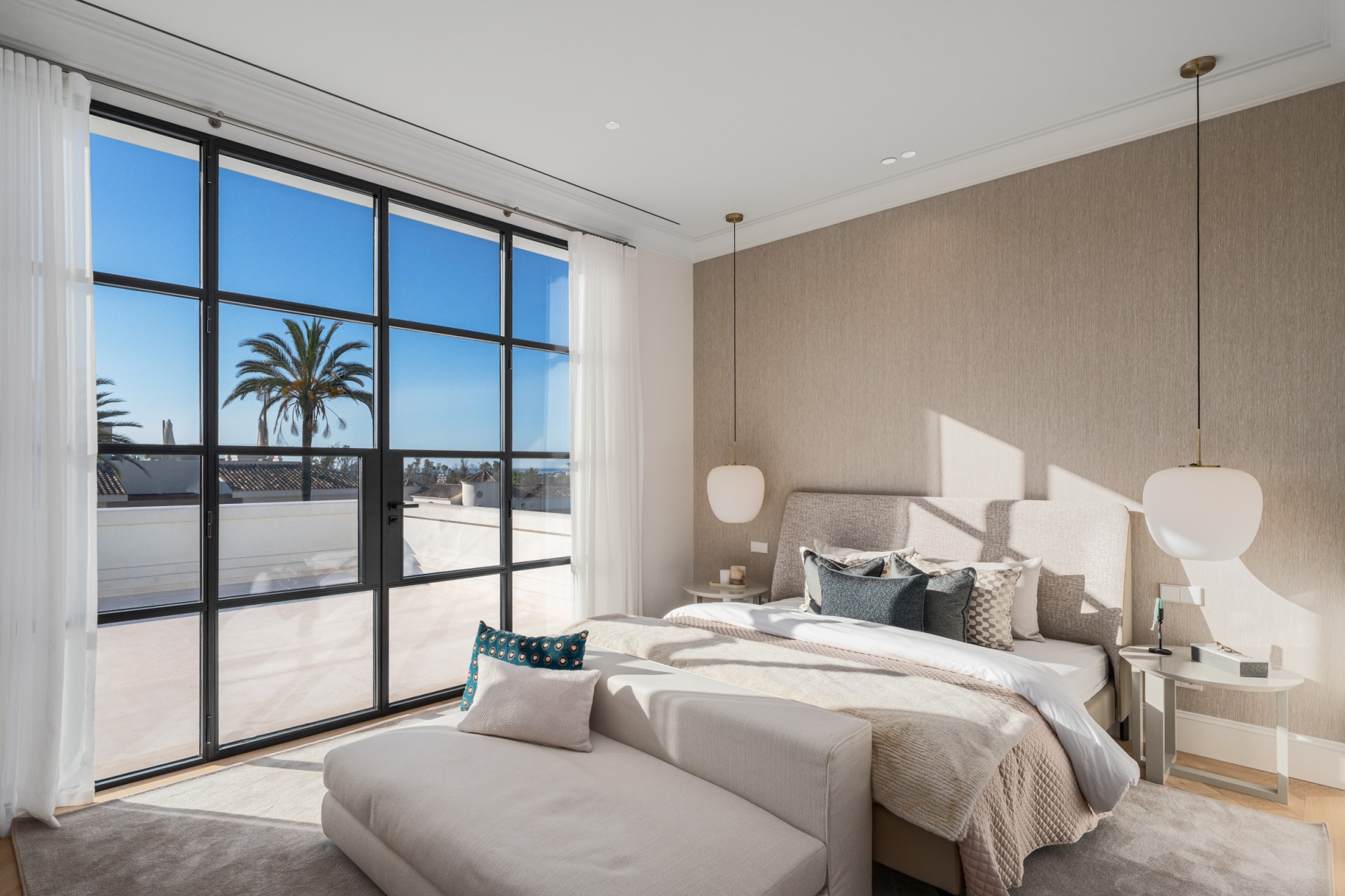 Villa Valora: elegancia clásica y comodidad moderna en La Cerquilla, Nueva Andalucía. | Image 22