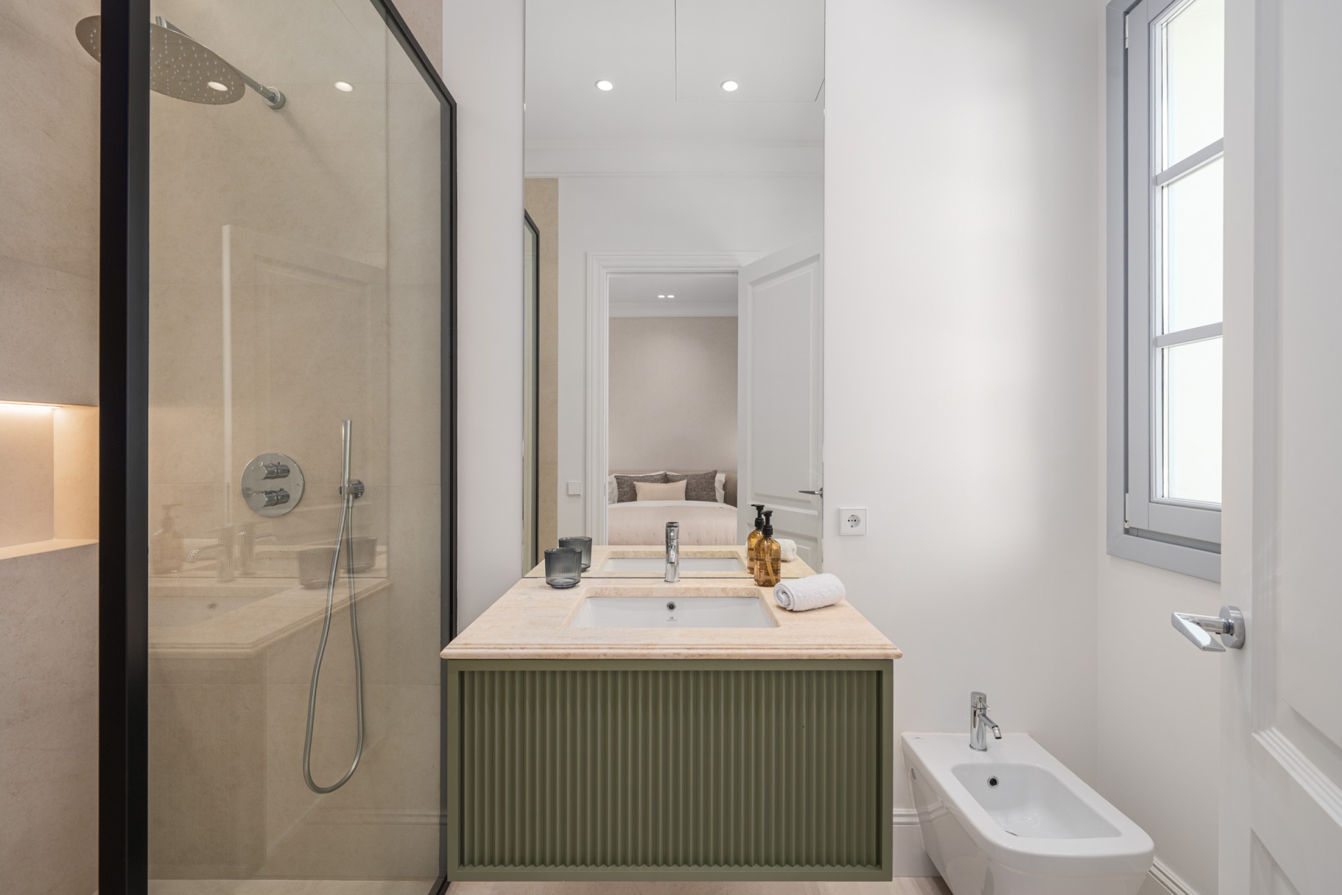 Villa Valora: elegancia clásica y comodidad moderna en La Cerquilla, Nueva Andalucía. | Image 30