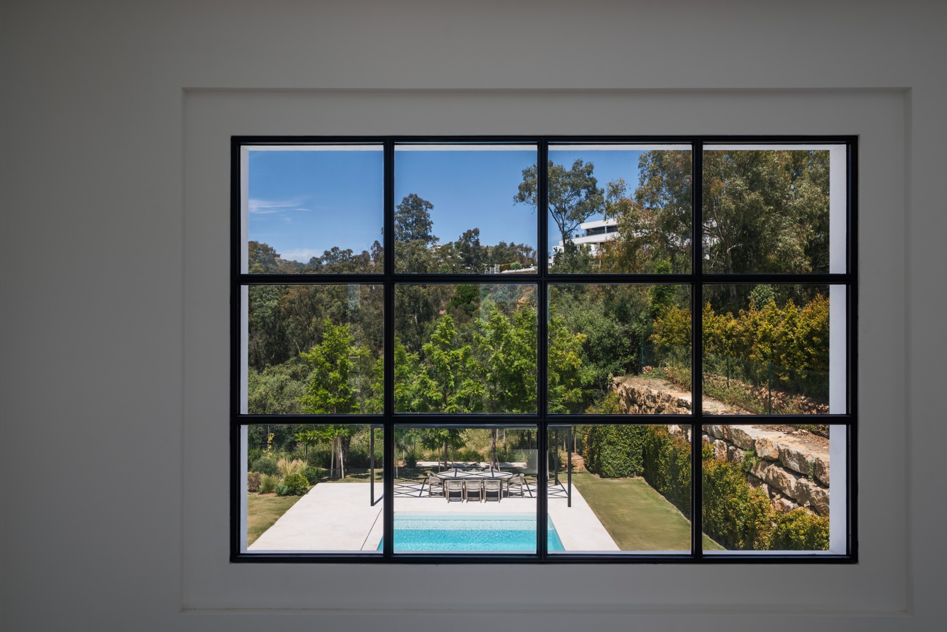 Villa Valora: elegancia clásica y comodidad moderna en La Cerquilla, Nueva Andalucía. | Image 33