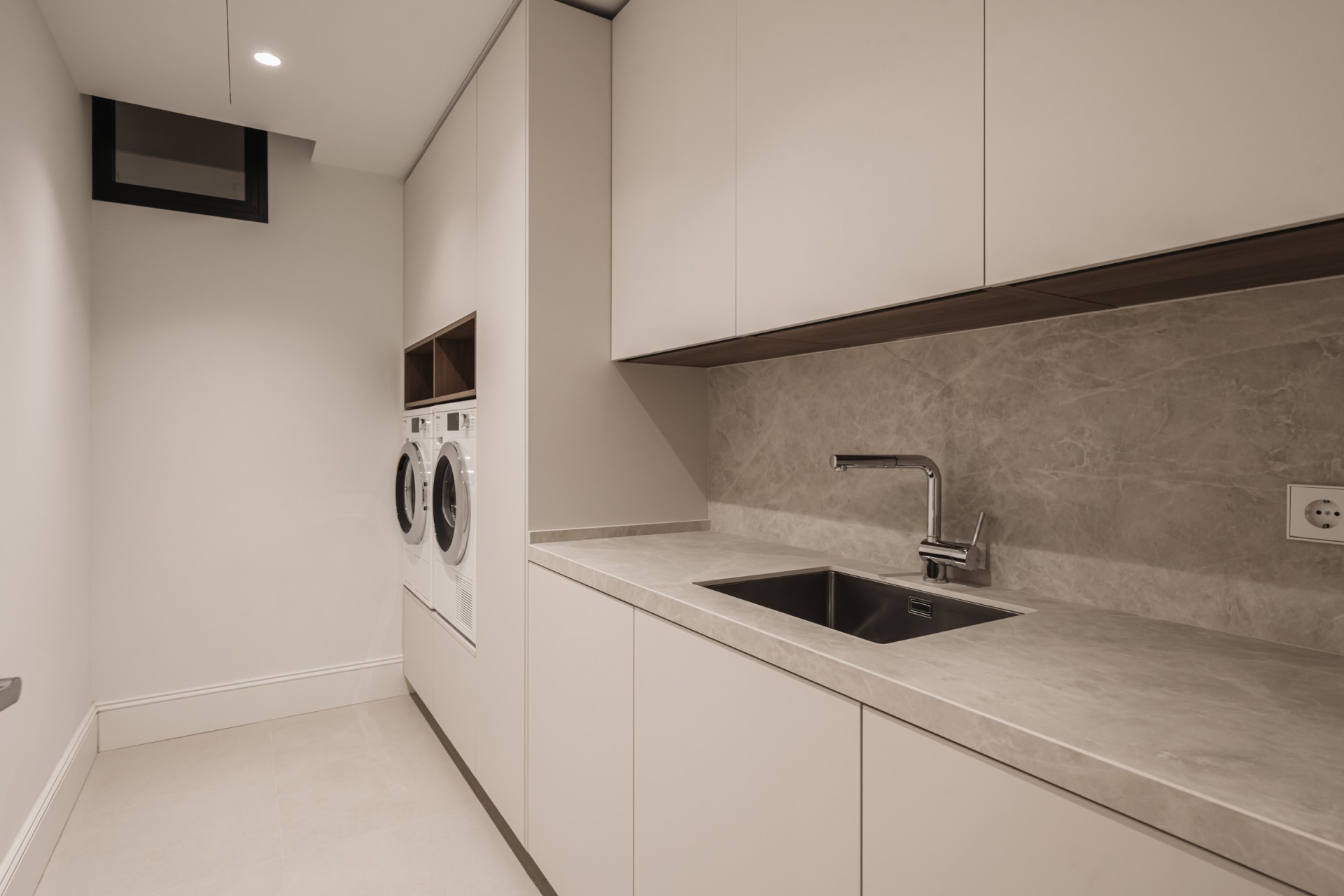 Villa Valora: elegancia clásica y comodidad moderna en La Cerquilla, Nueva Andalucía. | Image 42