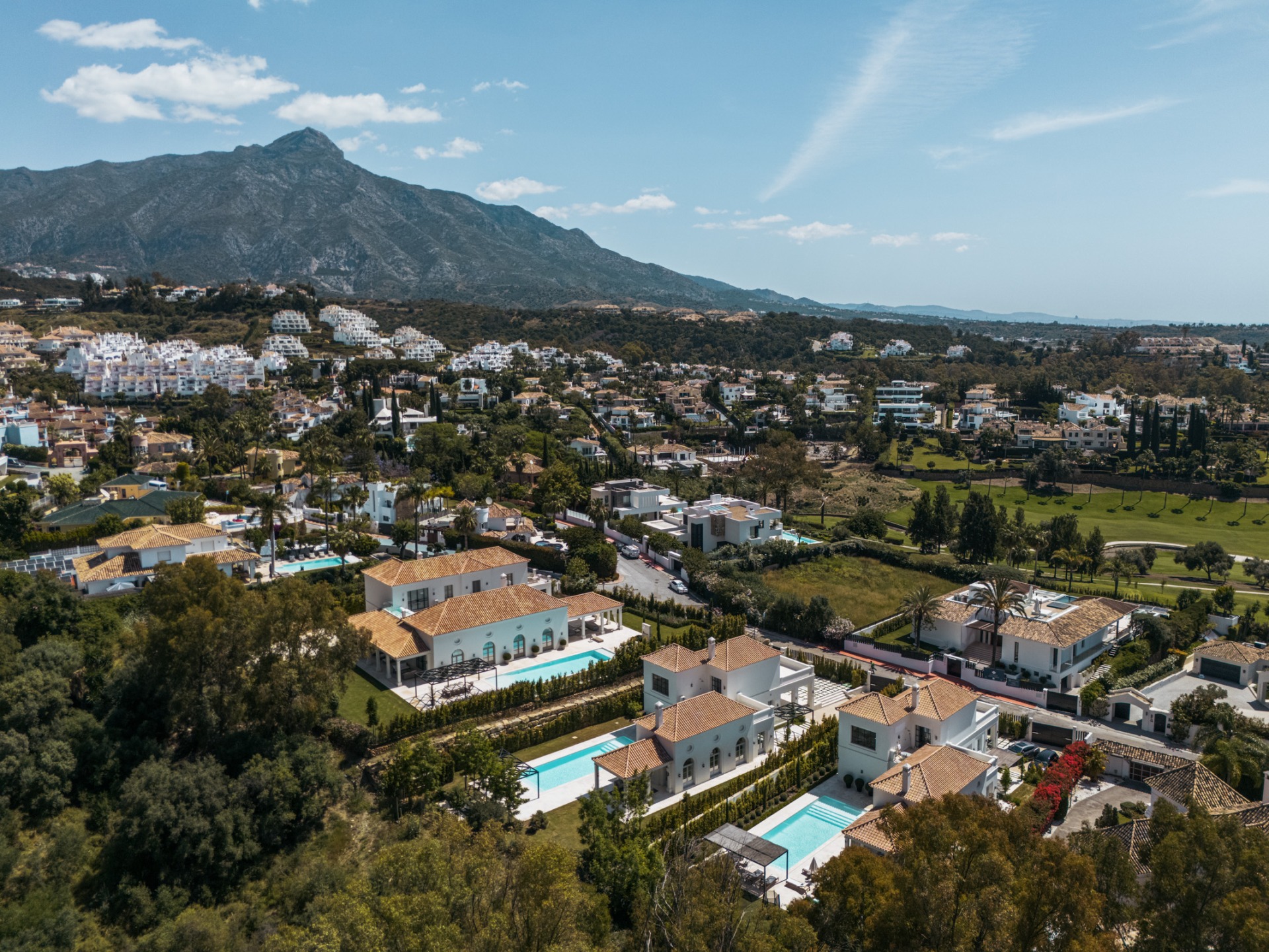 Villa Valora: elegancia clásica y comodidad moderna en La Cerquilla, Nueva Andalucía. | Image 43