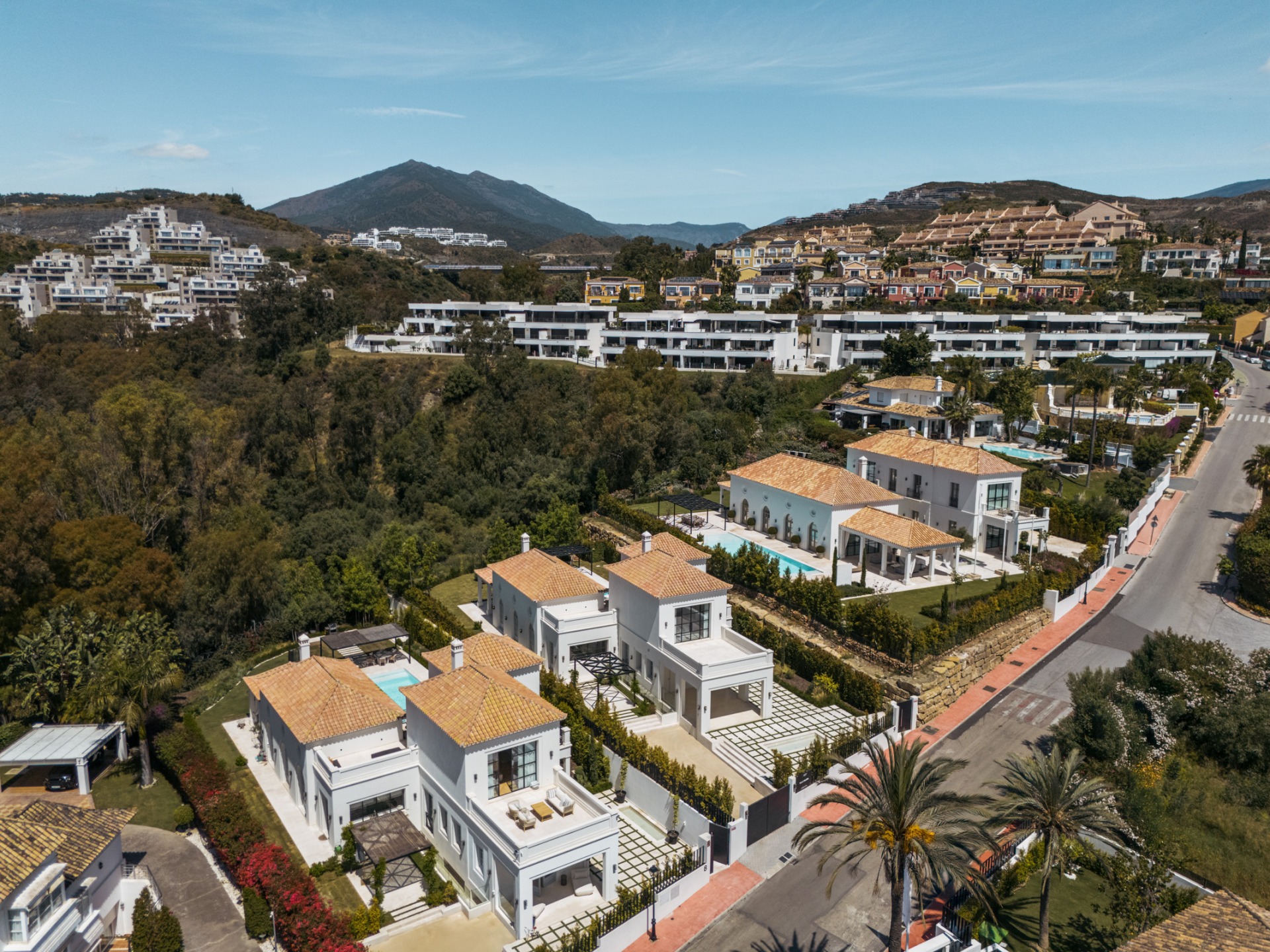 Villa Valora: elegancia clásica y comodidad moderna en La Cerquilla, Nueva Andalucía. | Image 44