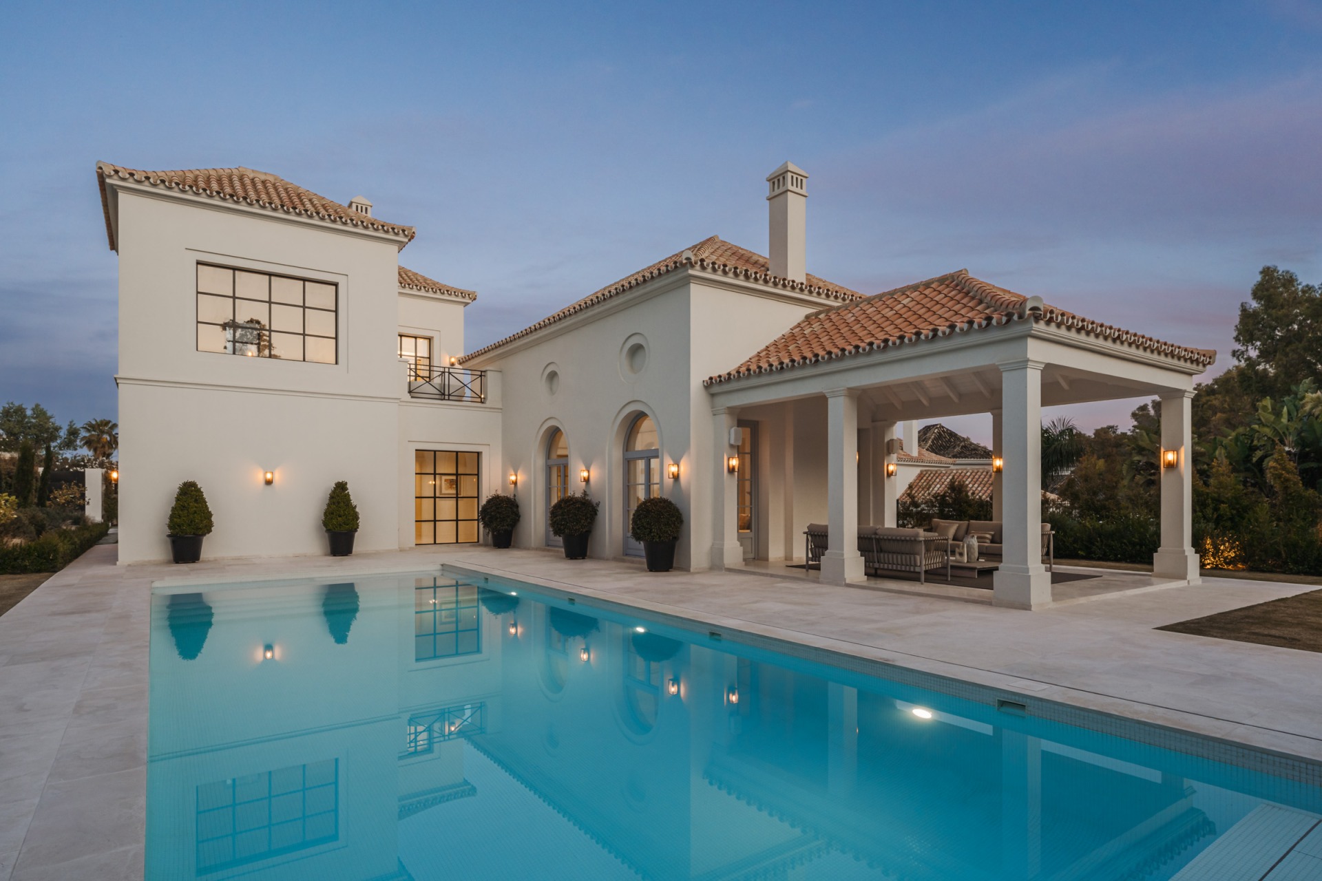 Villa Valora: elegancia clásica y comodidad moderna en La Cerquilla, Nueva Andalucía. | Image 46