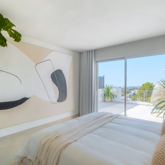Stunning Duplex Penthouse with private pool and panoramic views in La Quinta, Benahavis | Image 7