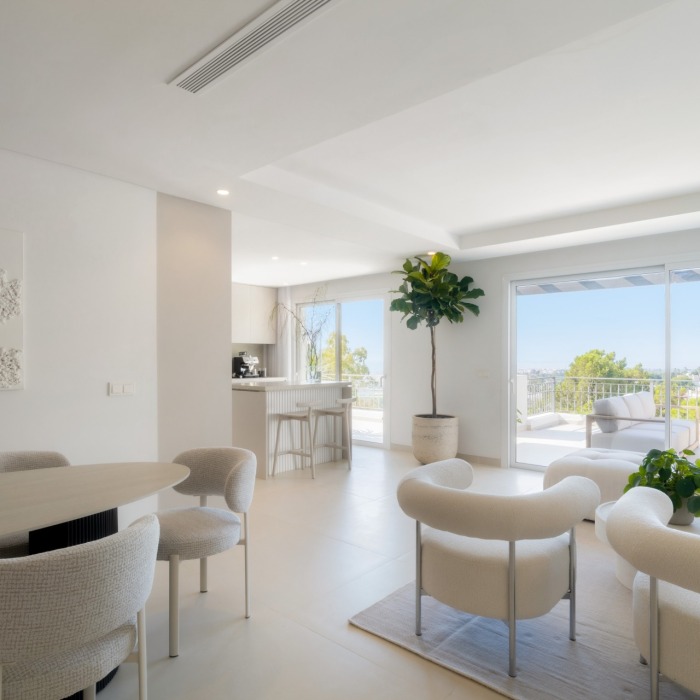 Stunning Duplex Penthouse with private pool and panoramic views in La Quinta, Benahavis | Image 12