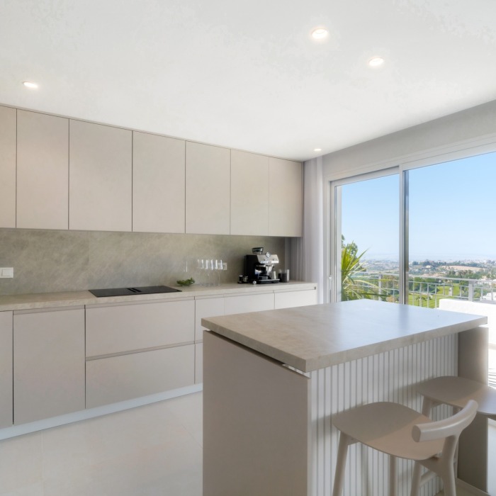Stunning Duplex Penthouse with private pool and panoramic views in La Quinta, Benahavis | Image 19