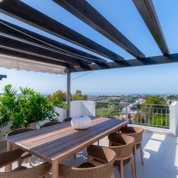Superbe penthouse en duplex avec piscine privée et vue panoramique à La Quinta, Benahavis