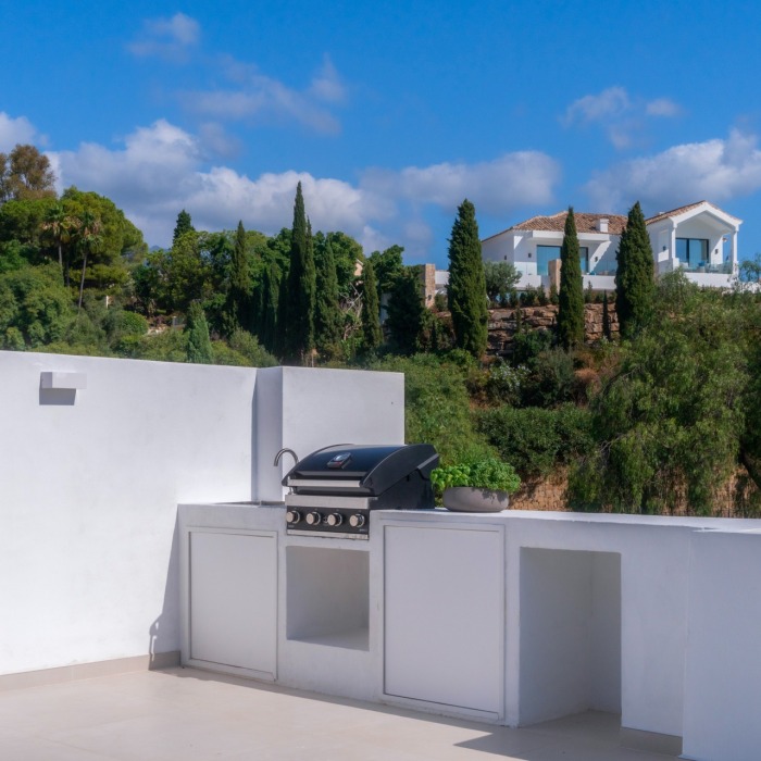 Stunning Duplex Penthouse with private pool and panoramic views in La Quinta, Benahavis | Image 29
