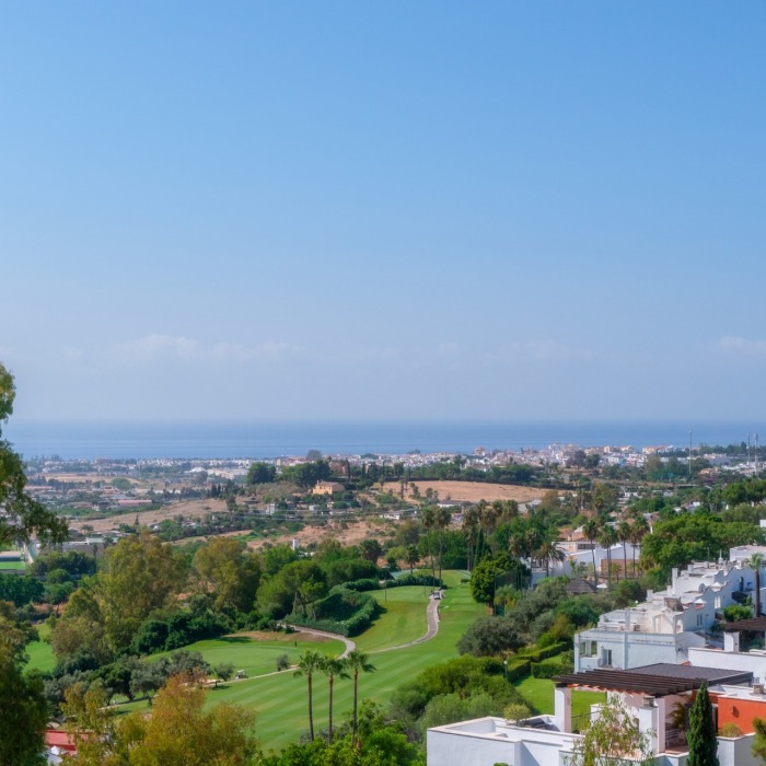 Stunning Duplex Penthouse with private pool and panoramic views in La Quinta, Benahavis | Image 30
